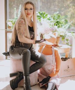 About us – Alina Fox